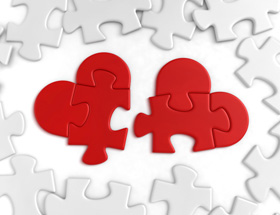 2 cœurs en puzzle prêts à se compléter 